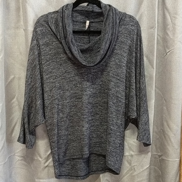 Beautiful soft kimono cowl neck sweater - Picture 1 of 3